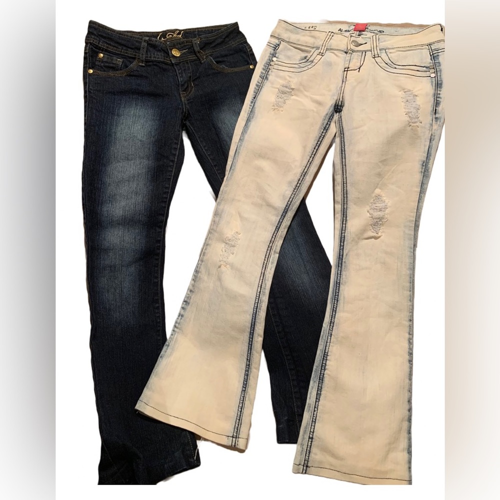 Almost Famous stretch distressed jeans sz 3 Light wash denim